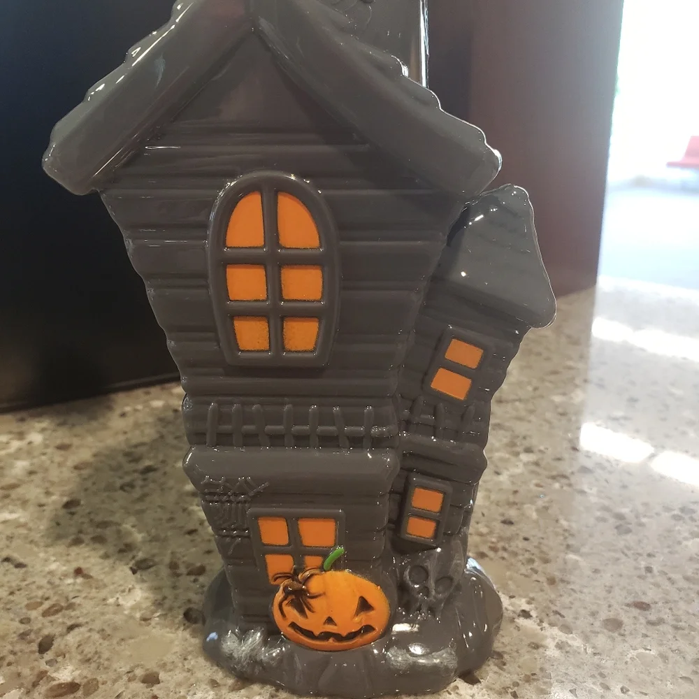 New Haunted House Halloween Soap Dispenser